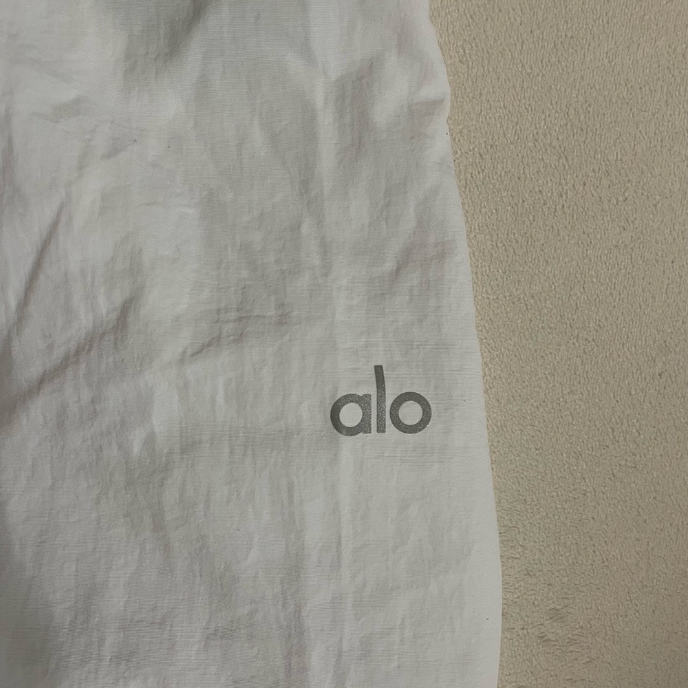 Alo Yoga NWT Cropped 1/4 Zip Alumni Pullover Lightweight Jacket in White Size L - Picture 12 of 12